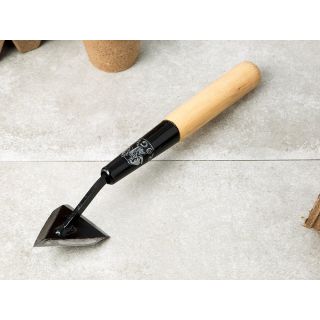 TRIANGLE SHORT HANDLE HOE 12"
